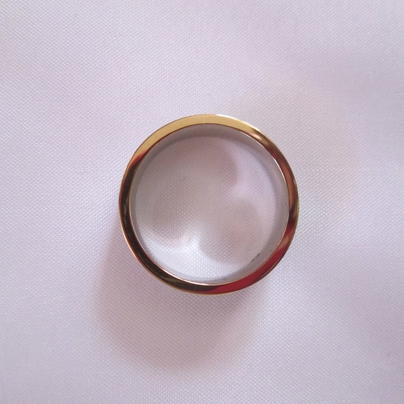 MEN’S BRUSHED SATIN SILVER/GOLD BAND –10 ¾-11 NWOT - Picture 4 of 5
